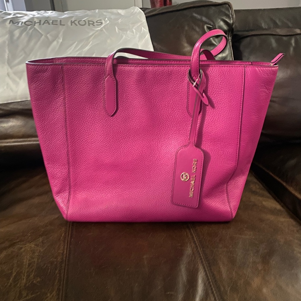 Michael Kors Sinclair Large EW Grab Tote Wild Berry Leather